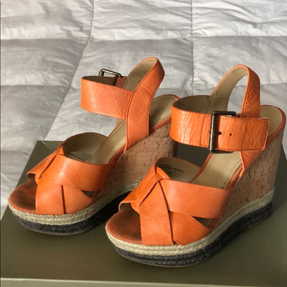 levity Carlita sandal